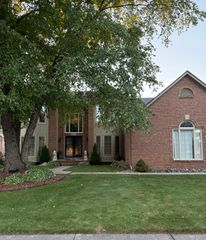46793 Springwood Drive, Macomb Twp, MI 48044
