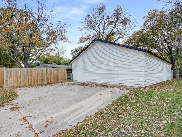 1200 Walker Drive, Hurst, TX 76053