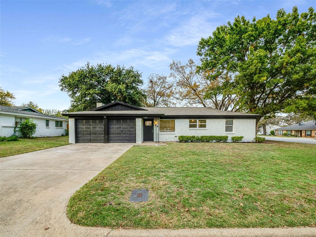 1200 Walker Drive, Hurst, TX 76053