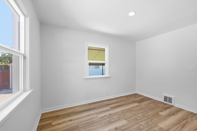 120 E Hoffman Ave, Spokane, WA 99208
