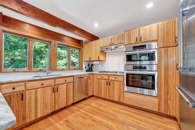 26 Old Stagecoach Rd, Bedford, MA 01730