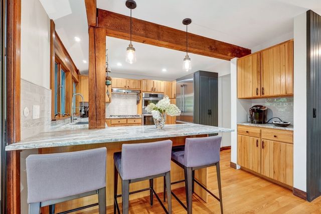 26 Old Stagecoach Rd, Bedford, MA 01730