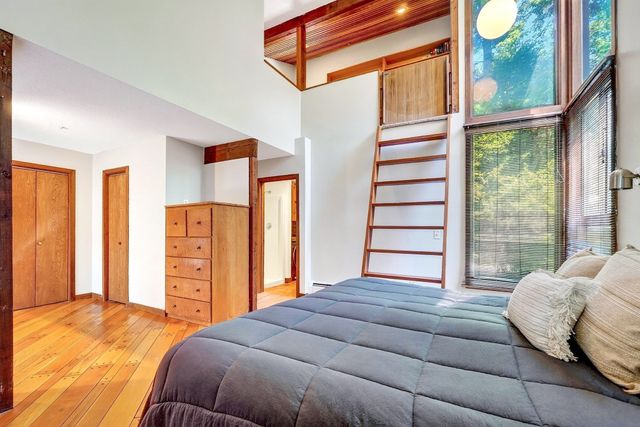 26 Old Stagecoach Rd, Bedford, MA 01730