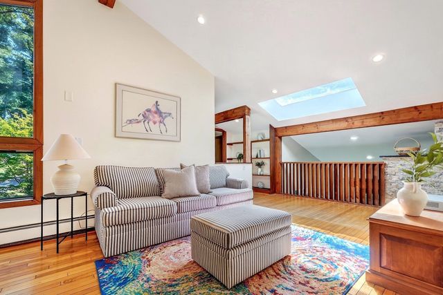 26 Old Stagecoach Rd, Bedford, MA 01730