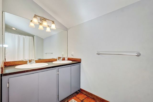 26 Old Stagecoach Rd, Bedford, MA 01730