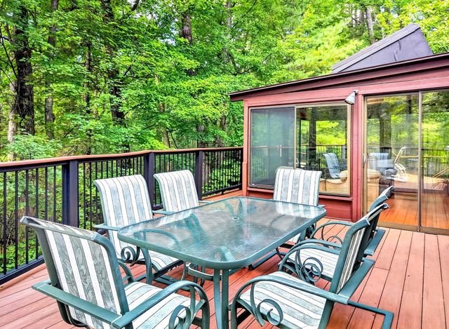 26 Old Stagecoach Rd, Bedford, MA 01730