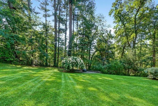 26 Old Stagecoach Rd, Bedford, MA 01730