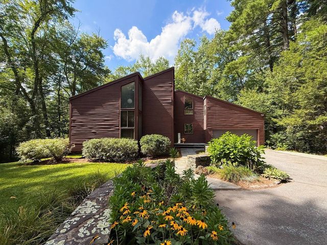 26 Old Stagecoach Rd, Bedford, MA 01730
