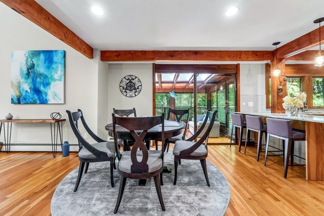 26 Old Stagecoach Rd, Bedford, MA 01730