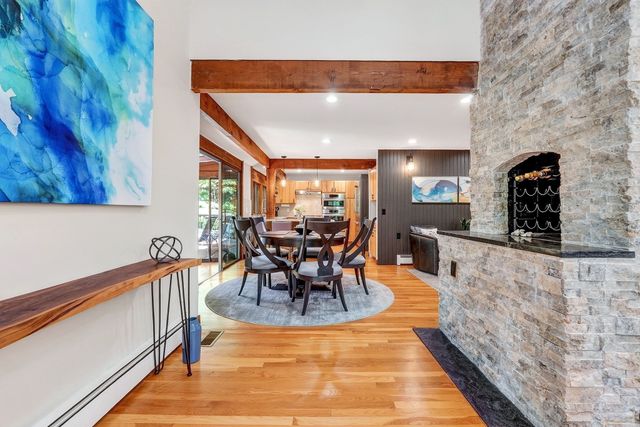 26 Old Stagecoach Rd, Bedford, MA 01730