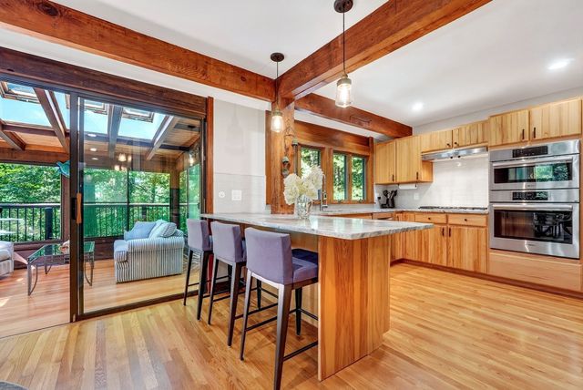 26 Old Stagecoach Rd, Bedford, MA 01730