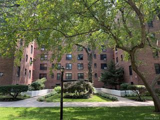 83-20 98 Street 5J, Woodhaven, NY 11421