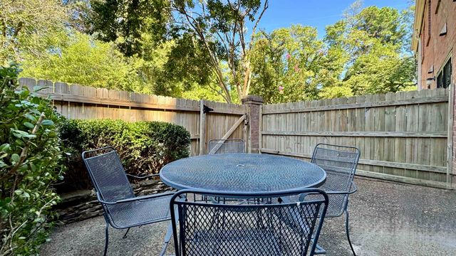 5718 Quince Rd Apt 10, Memphis, TN 38119