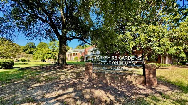 5718 Quince Rd Apt 10, Memphis, TN 38119