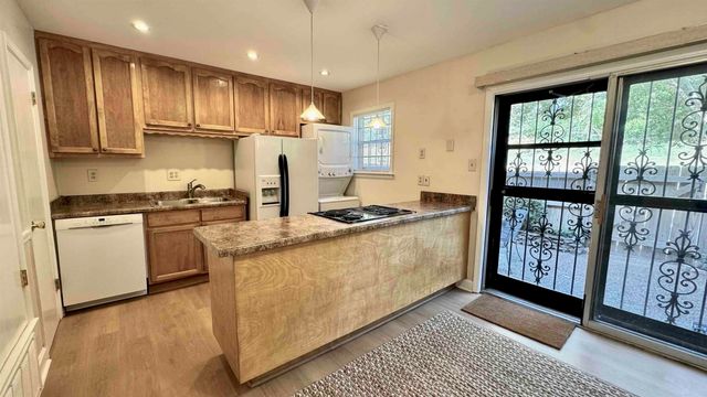 5718 Quince Rd Apt 10, Memphis, TN 38119