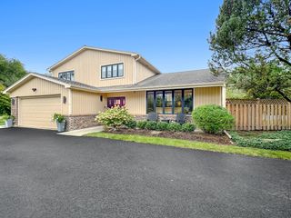 2537 Woodland Drive, Northbrook, IL 60062