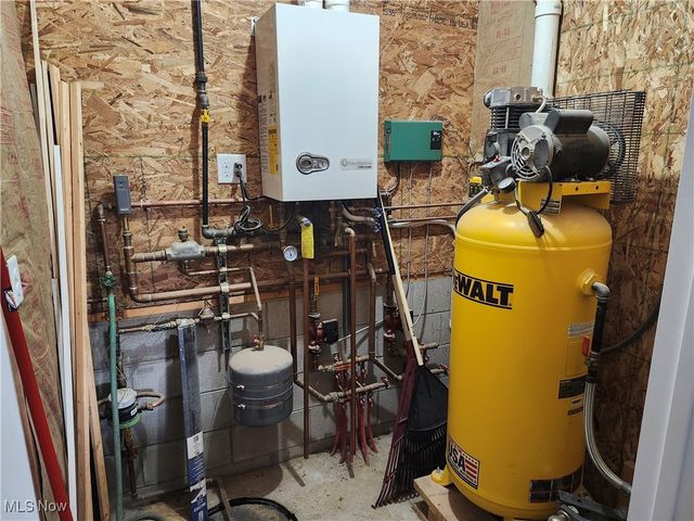 425-427 W Main Street, Dalton, OH 44618