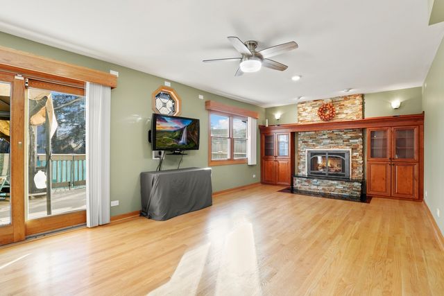 17W435 Concord Place, Darien, IL 60561