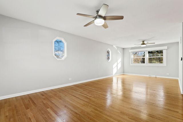 17W435 Concord Place, Darien, IL 60561