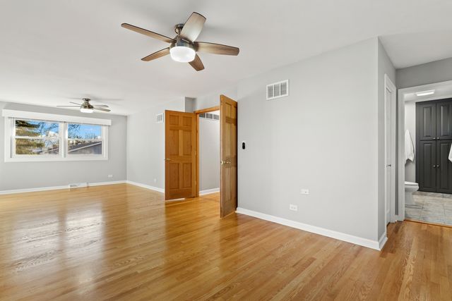 17W435 Concord Place, Darien, IL 60561