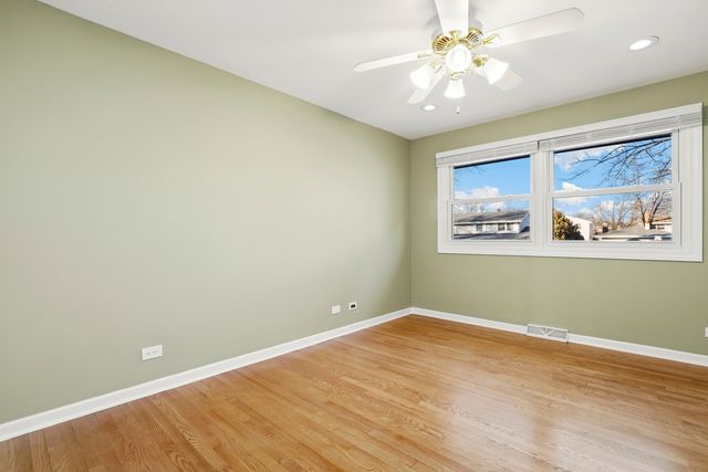 17W435 Concord Place, Darien, IL 60561