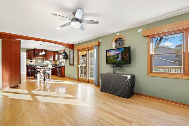 17W435 Concord Place, Darien, IL 60561