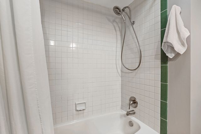 17W435 Concord Place, Darien, IL 60561