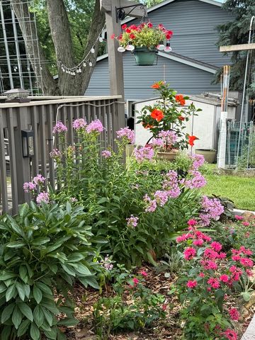 17W435 Concord Place, Darien, IL 60561