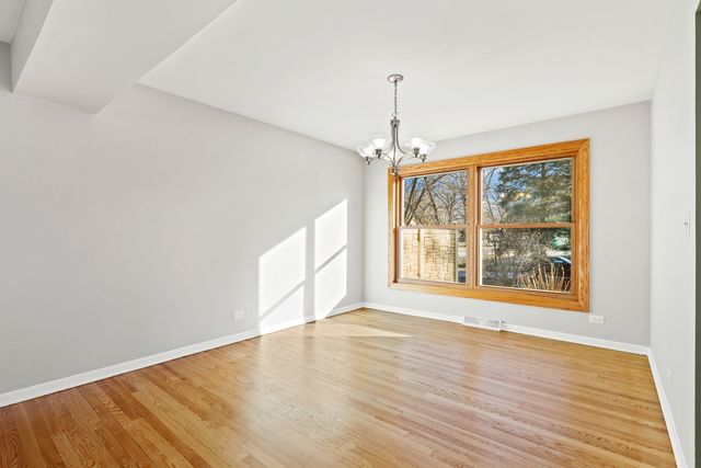 17W435 Concord Place, Darien, IL 60561