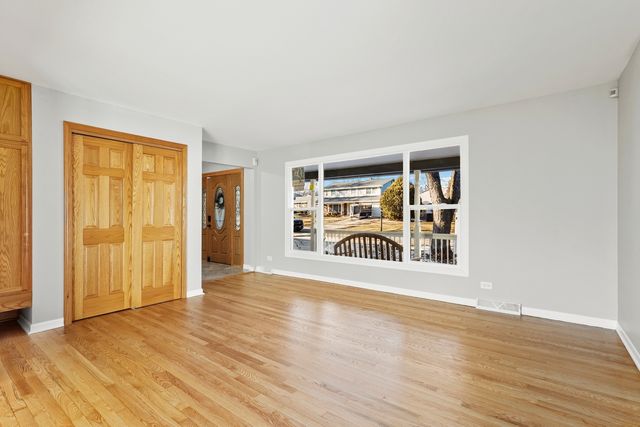 17W435 Concord Place, Darien, IL 60561