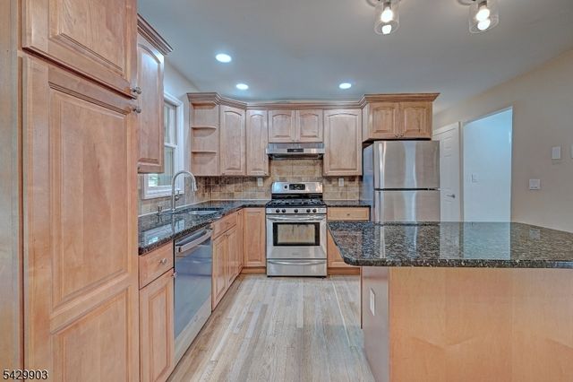 9 Park Dr, Livingston Twp., NJ 07039