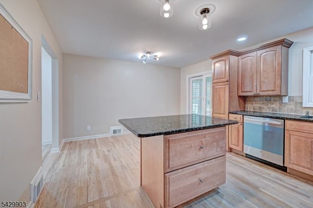 9 Park Dr, Livingston Twp., NJ 07039