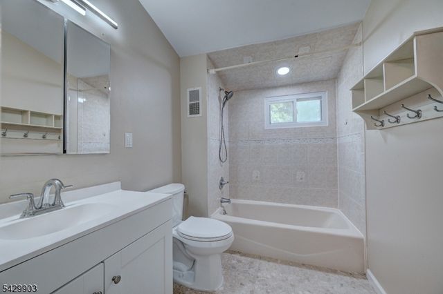 9 Park Dr, Livingston Twp., NJ 07039