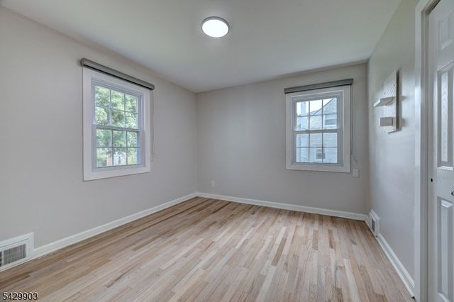 9 Park Dr, Livingston Twp., NJ 07039