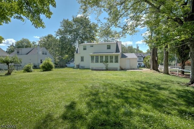 9 Park Dr, Livingston Twp., NJ 07039