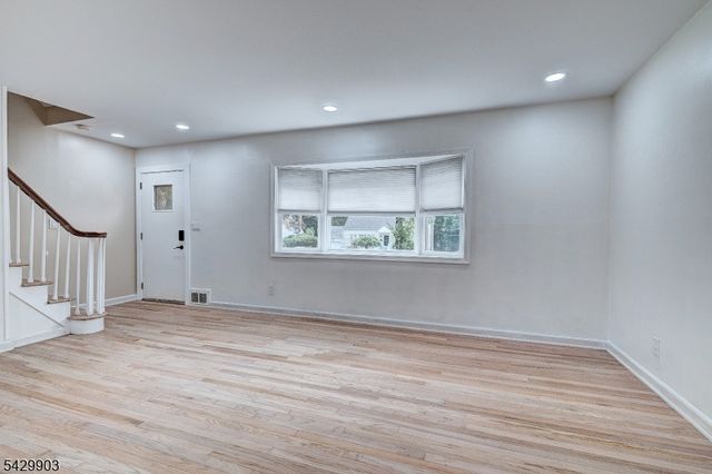 9 Park Dr, Livingston Twp., NJ 07039