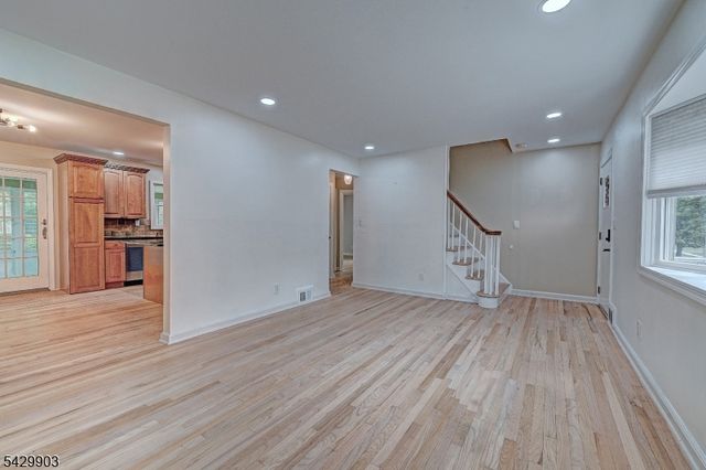 9 Park Dr, Livingston Twp., NJ 07039