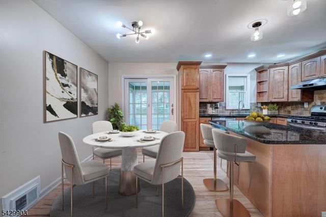 9 Park Dr, Livingston Twp., NJ 07039