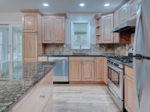 9 Park Dr, Livingston Twp., NJ 07039