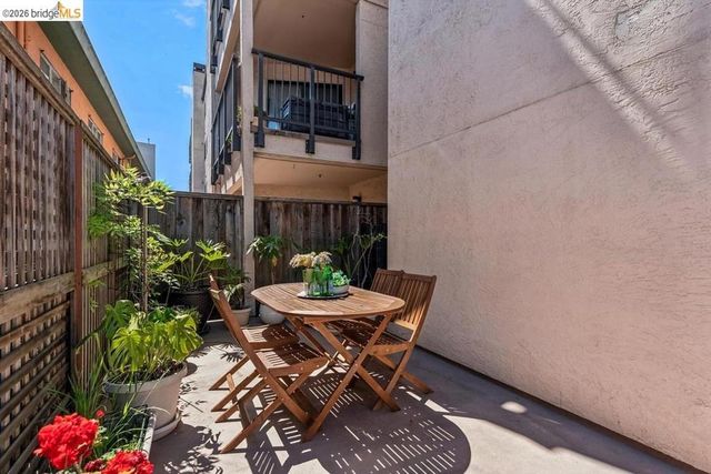 322 Hanover Ave 212, Oakland, CA 94606