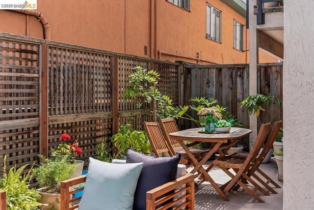 322 Hanover Ave 212, Oakland, CA 94606