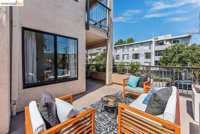 322 Hanover Ave 212, Oakland, CA 94606