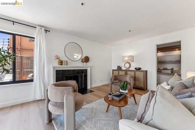 322 Hanover Ave 212, Oakland, CA 94606