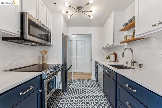 322 Hanover Ave 212, Oakland, CA 94606