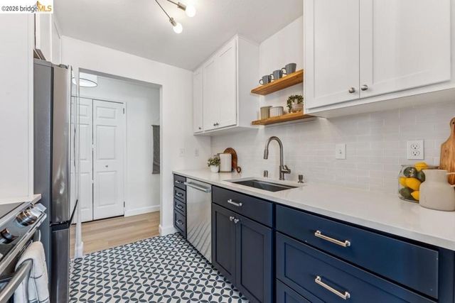 322 Hanover Ave 212, Oakland, CA 94606