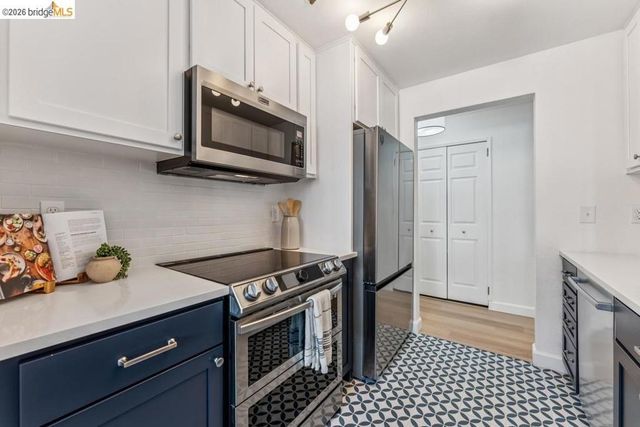 322 Hanover Ave 212, Oakland, CA 94606