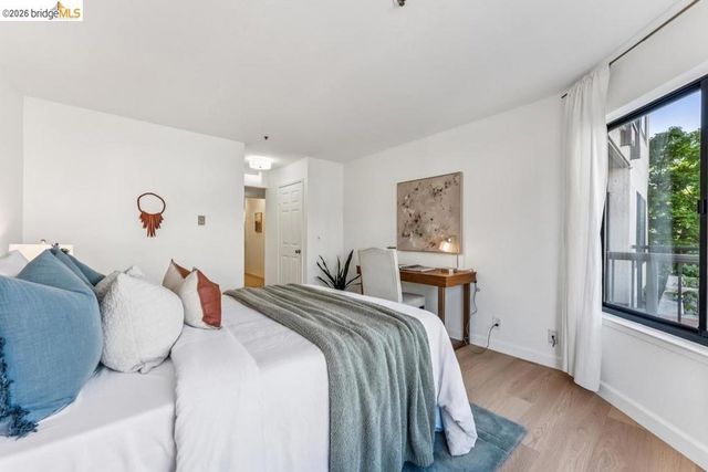 322 Hanover Ave 212, Oakland, CA 94606