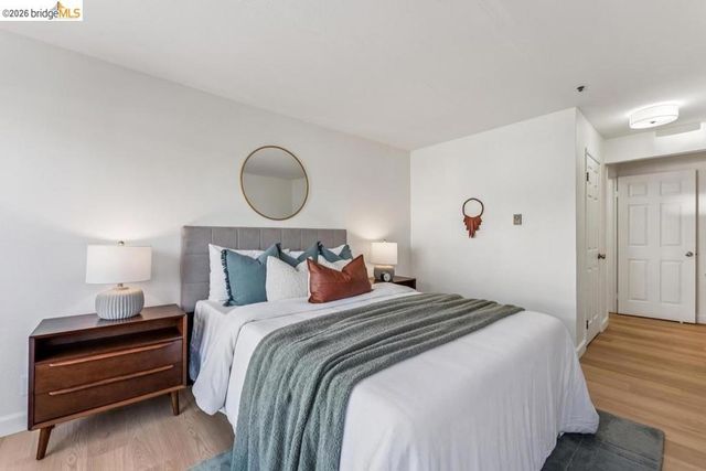 322 Hanover Ave 212, Oakland, CA 94606