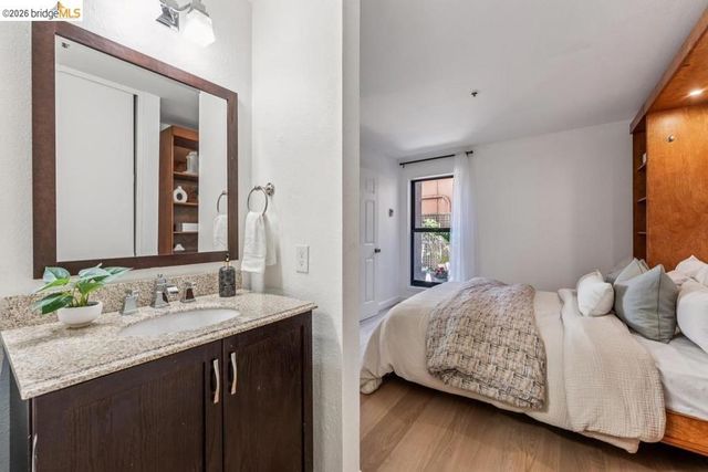 322 Hanover Ave 212, Oakland, CA 94606