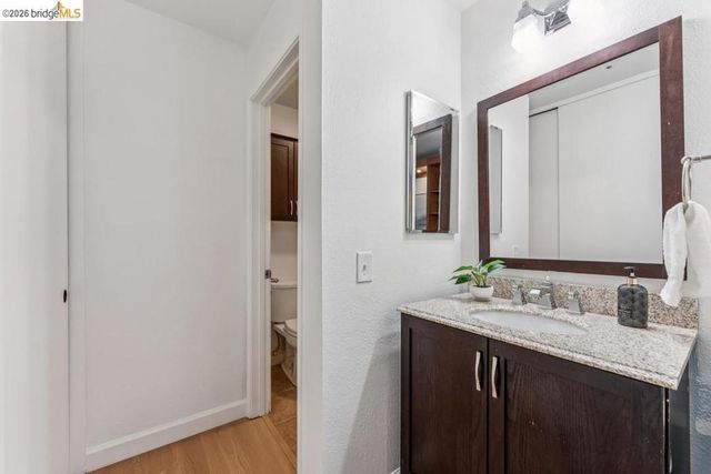 322 Hanover Ave 212, Oakland, CA 94606